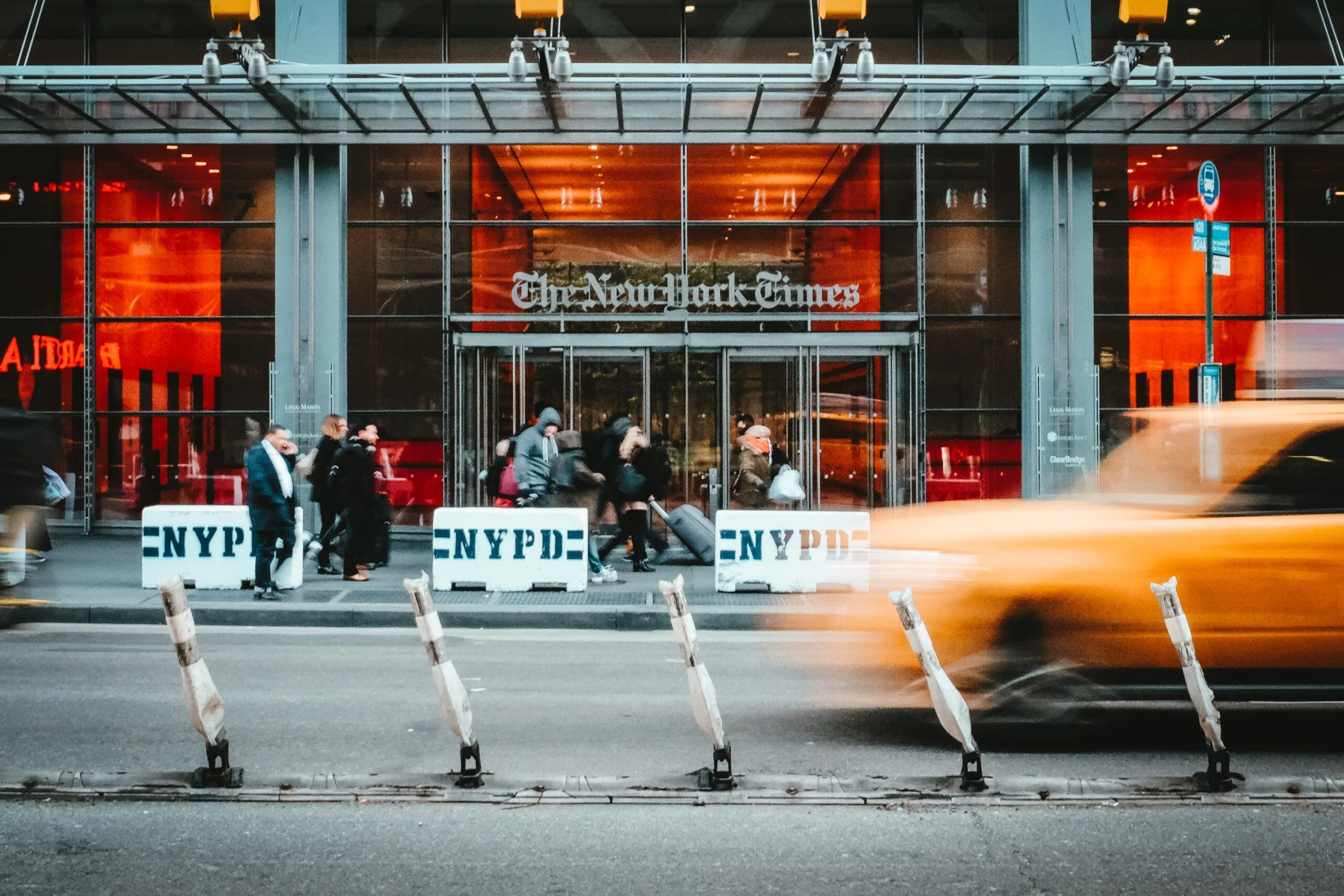 El New York Times podría demandar a OpenAI y alterar para siempre el panorama de la IA 1 El New York Times podría demandar a OpenAI y alterar para siempre el panorama de la IA nyt stephan valentin sZc95ZGSYZQ unsplash scaled jpg 2023-08-18