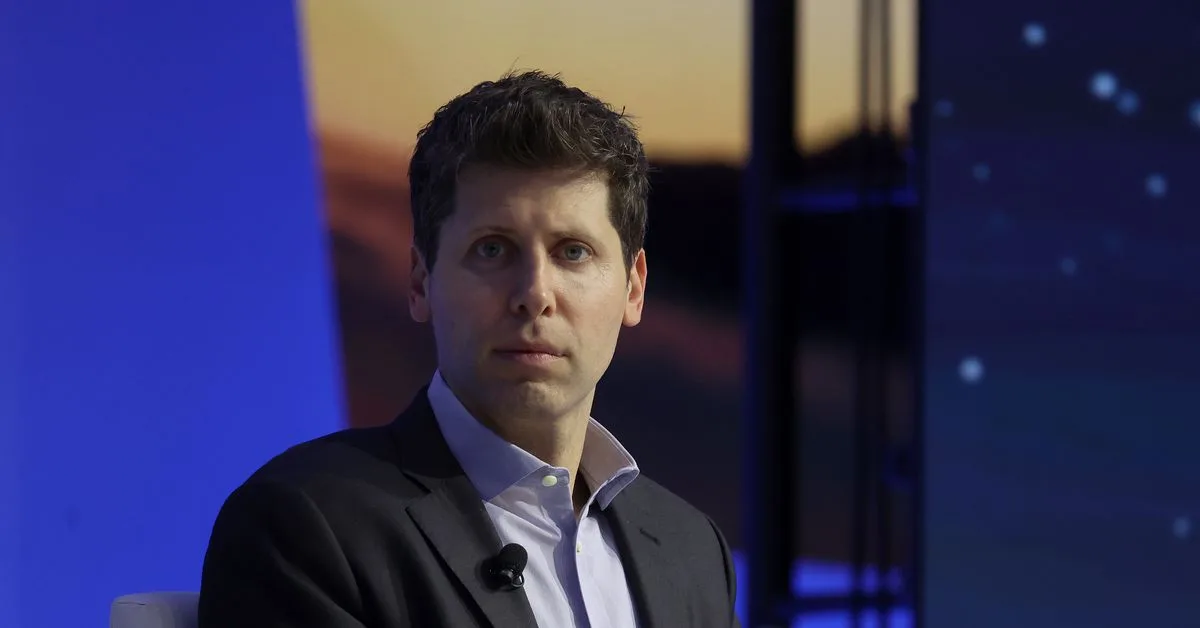 La junta directiva de OpenAI está en conversaciones con Sam Altman para que regrese como CEO.