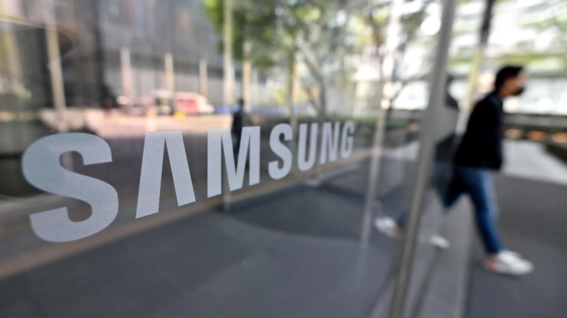 107267946 1688696571741 gettyimages 1250840151 AFP 33CT4LY jpeg Samsung anunció recientemente que organizará una conferencia de prensa en San José, California, el 17 de enero, donde presentará sus nuevos teléfonos Galaxy. Se espera que los nuevos dispositivos ofrezcan "una experiencia móvil completamente nueva impulsada por la IA", según Samsung.