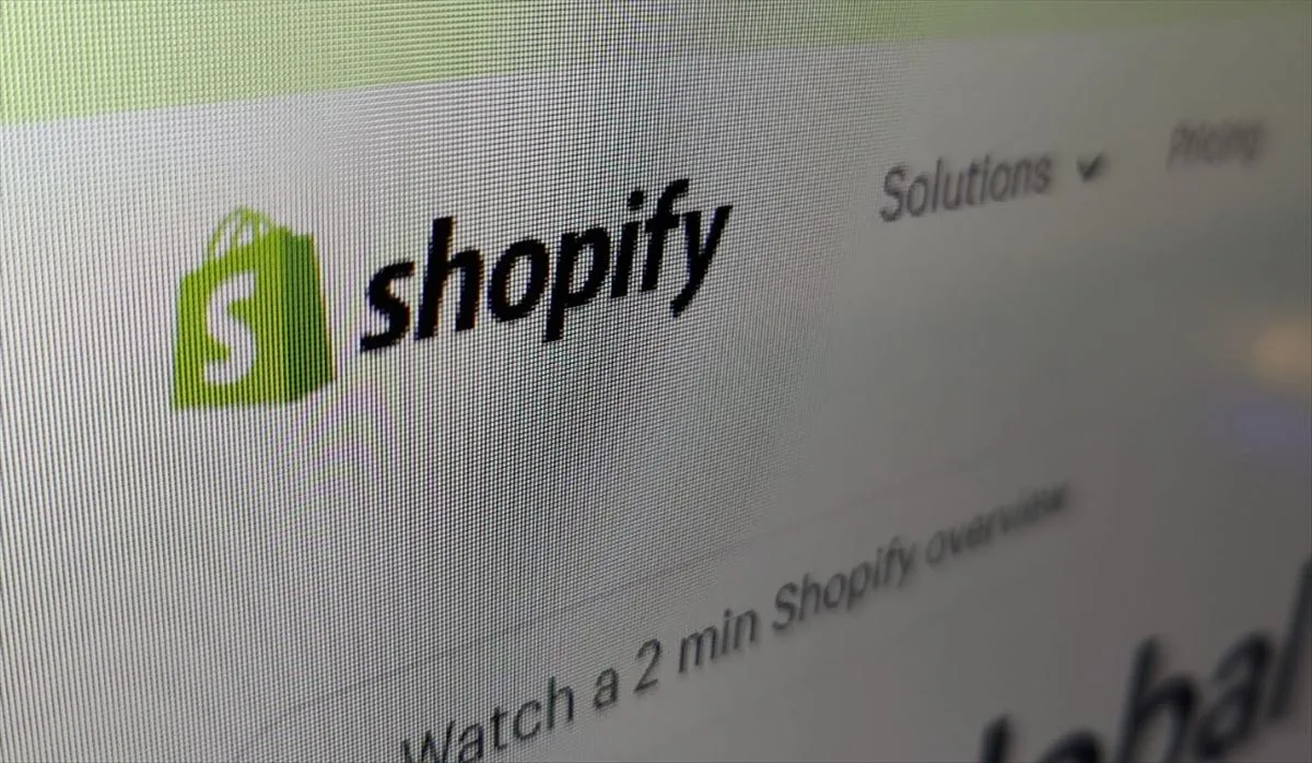 9 Mejores Herramientas de Inteligencia Artificial para Shopify