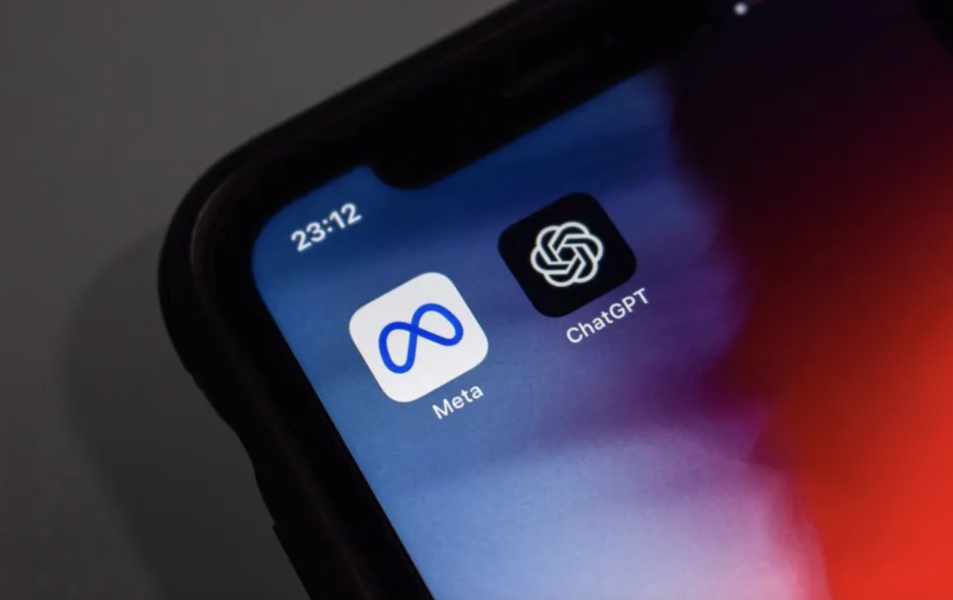 Screenshot 2024 07 26 at 2.23.18 PM Una comparación detallada entre ChatGPT-4 y Llama 3, destacando sus fortalezas y debilidades en el procesamiento de lenguaje natural, generación de contenido y más.